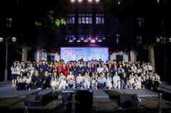 起国豪学子正在同济的月 